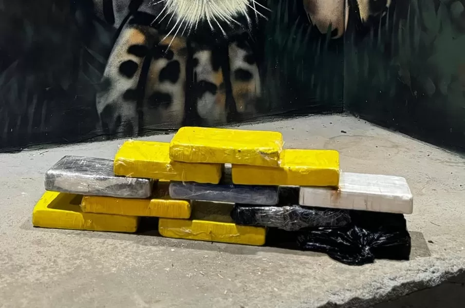 *TAXISTA É PRESO NA BR-364 TRANSPORTANDO COCAÍNA NO INTERIOR DO VEÍCULO*