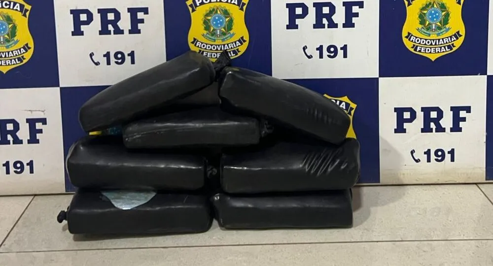 PRF apreende Shunk em ônibus, em Ji-Paraná