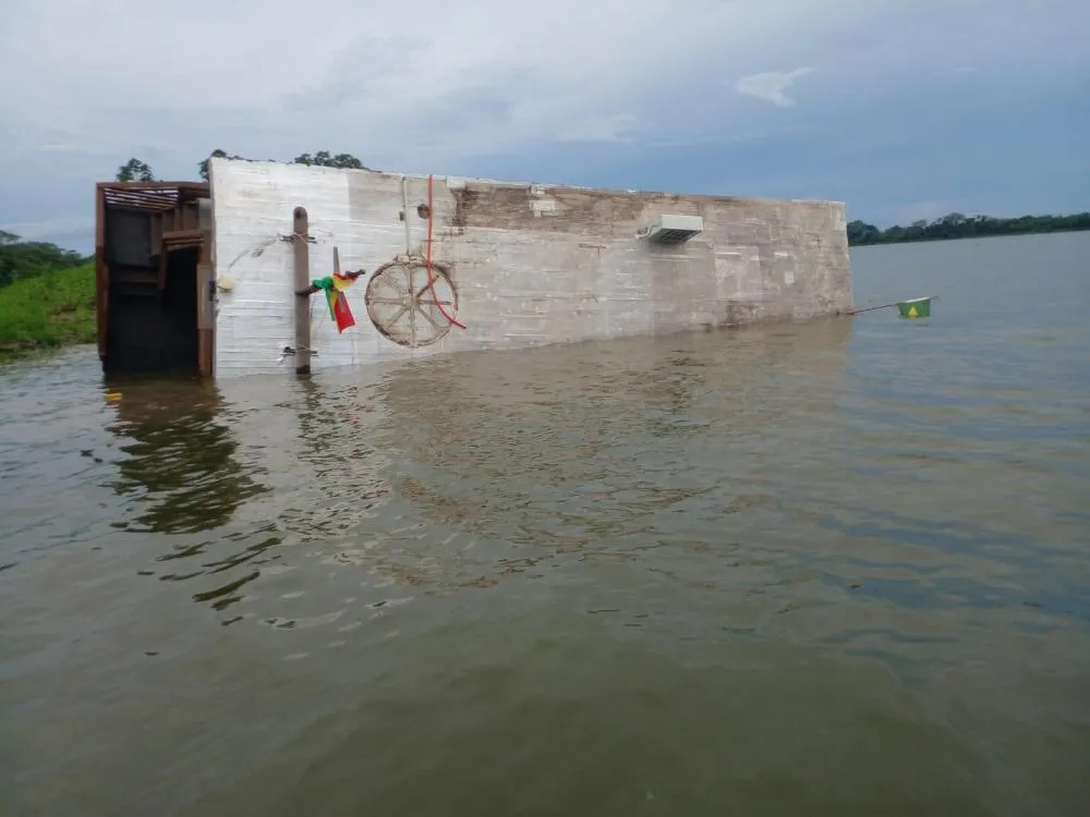 DOIS FERIDOS EM ACIDENTE MARÍTIMO NO RIO MAMORÉ
