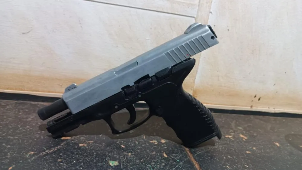 POLÍCIA MILITAR APREENDE SIMULACRO DE ARMA DE FOGO COM MENORES EM GUAJARÁ-MIRIM