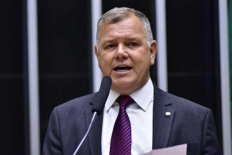 Caso direção nacional do MDB opte por indicar vice de Lula, Mosquini deixa partido