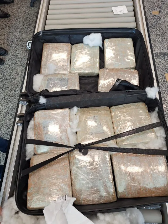 Traficante é flagrada transportando mais de 11 kg de maconha no aeroporto de Porto Velho