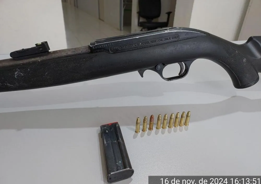 POLÍCIA MILITAR APREENDE RIFLE CALIBRE .22 EM OPERAÇÃO NA PONTA DO ABUNÃ