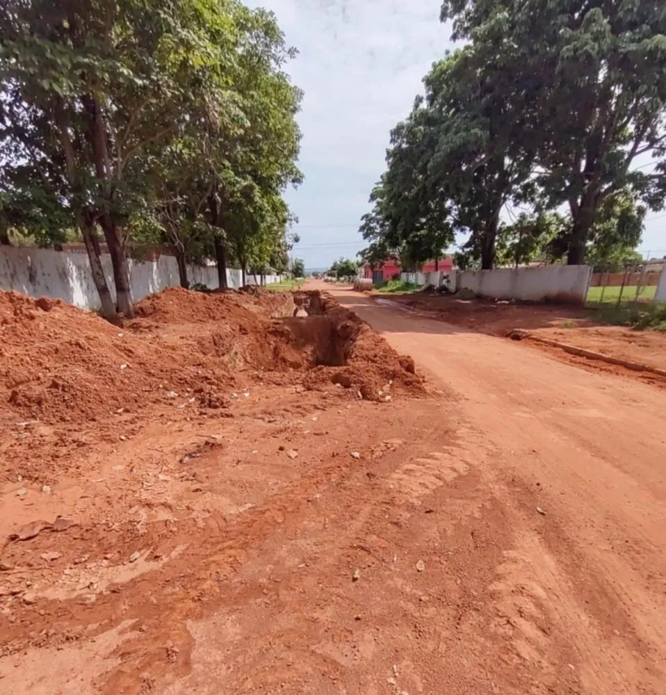 VALA ABERTA NA AVENIDA DR. LEWERGER PREOCUPA MORADORES E USUÁRIOS DA VIA