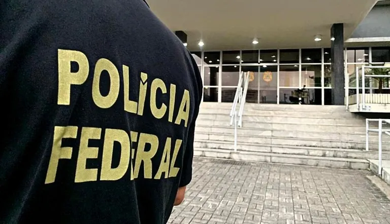 PF deflagra operação e faz buscas em investigação sobre notícias falsas nas eleições em Guajará-Mirim