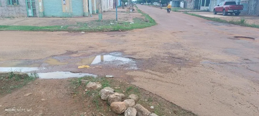 GUAJARÁ-MIRIM VOLTA A APRESENTAR PROBLEMAS: BURACOS EM ALGUMAS AVENIDAS E PREOCUPA MUNÍCIPES