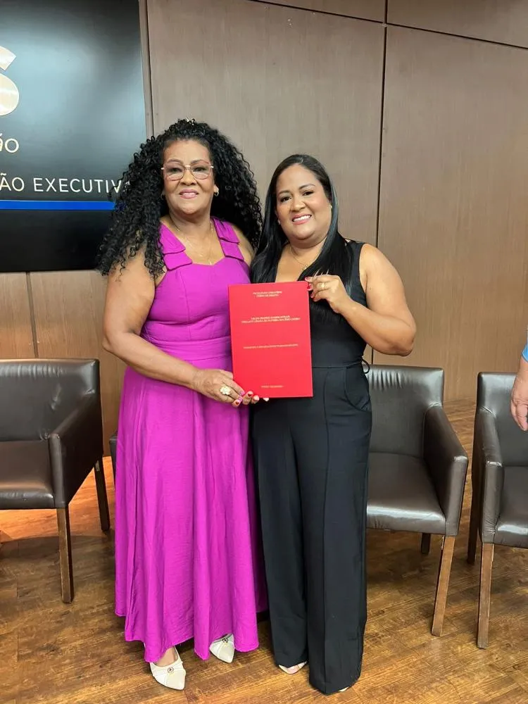 PROFESSORA LUCILA COMEMORA CONCLUSÃO DO CURSO DE DIREITO DA FILHA EM PORTO VELHO