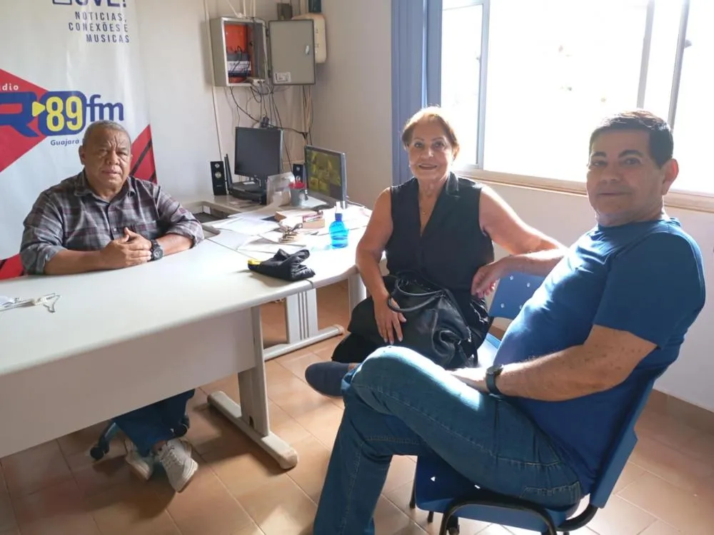*REUNIÃO DESCONTRAÍDA NA RONDÔNIA FM: GERENTE RECEBE DELEGADOS APOSENTADOS PARA UM BATE-PAPO*