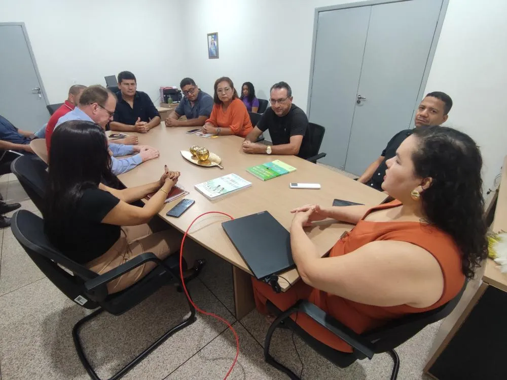 Reunião discute avanços na educação de Guajará-Mirim com parcerias entre Prefeitura e Governo do Estado
