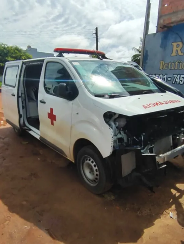 COLISÃO DE AMBULÂNCIA COM CAPIVARA LEVANTA QUESTÕES SOBRE SEGURANÇA E TREINAMENTO DE MOTORISTAS EM GUAJARÁ-MIRIM