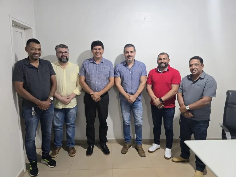 Prefeito recebe deputado Thiago Flores que garante emendas para o município.