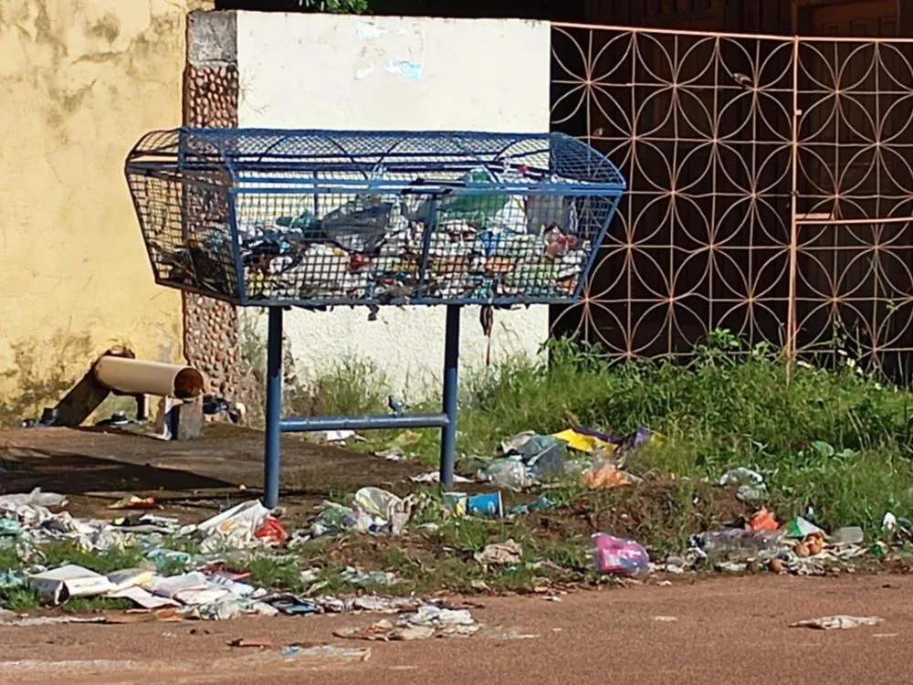 RESÍDUOS SÓLIDOS MAL ACONDICIONADOS PREJUDICAM COLETA EM GUAJARÁ-MIRIM