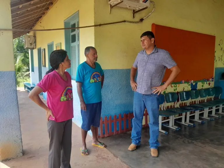 Prefeito Netinho visita distrito do Iata e ouve demandas da comunidade