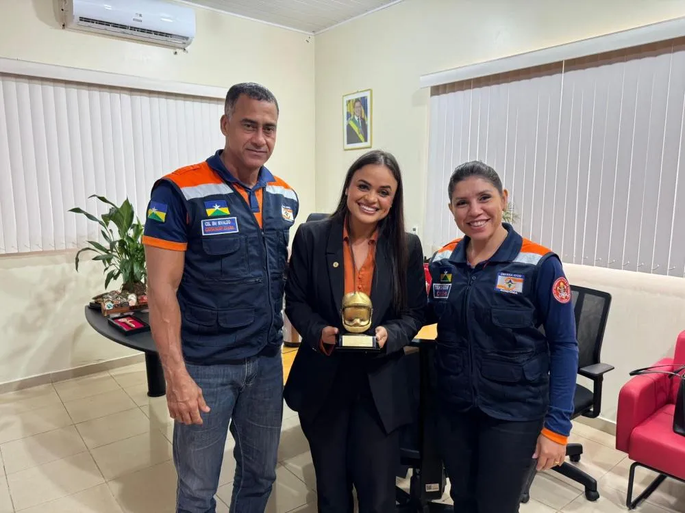 Deputada Dra. Taíssa recebe homenagem do Corpo de Bombeiros Militar de Rondônia