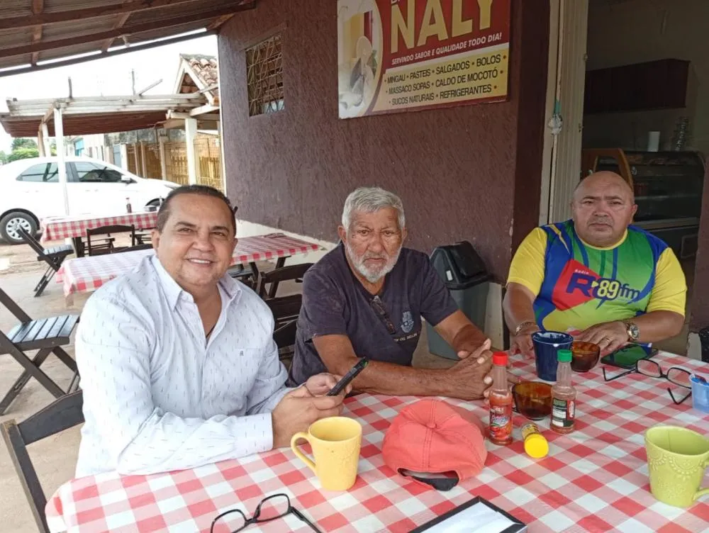  CAFÉ DA MANHÃ NA BANCA DA NALY REÚNE AMIGOS