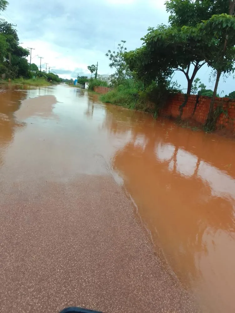 APÓS CHUVA TORRENCIAL NO BAIRRO SERRARIA, SITUAÇÃO É DESESPERADORA PARA OS MORADORES