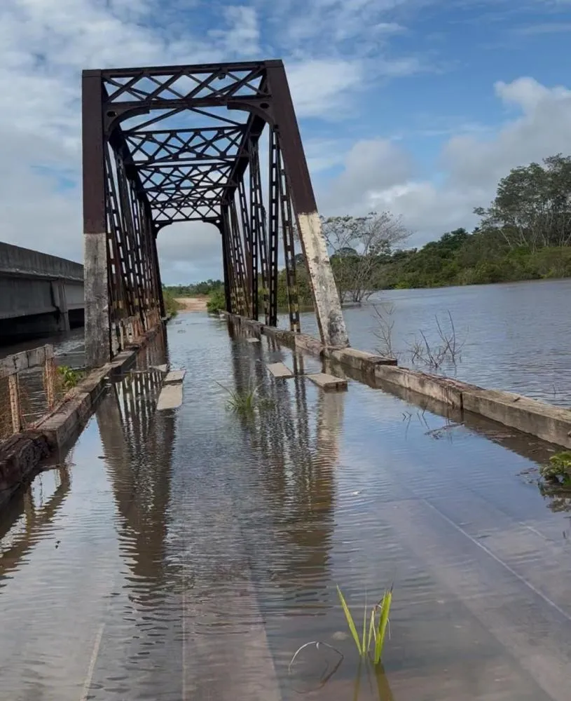 AUMENTO DAS ÁGUAS DO RIO ARARÁS: TRÁFEGO MANTIDO MESMO COM DESAFIOS NATURAIS