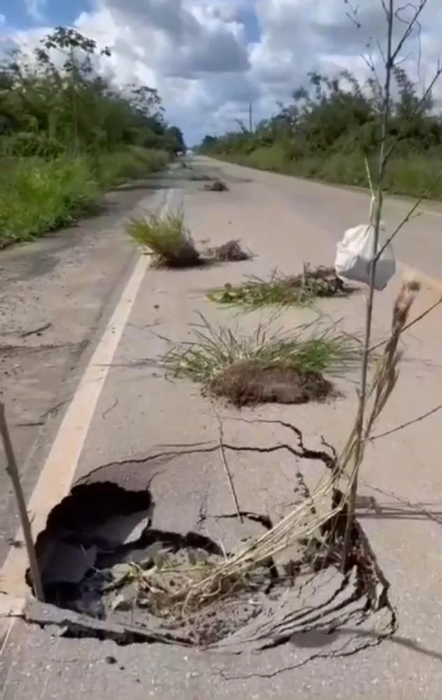 CRATERAS NA BR-425: ALERTA PARA MOTORISTAS NAS PROXIMIDADES DOS PERIQUITOS