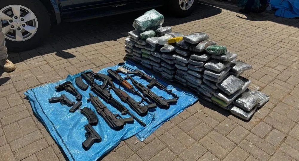 Caminhão de mudança é flagrado com 240 kg de drogas e armas em Porto Velho