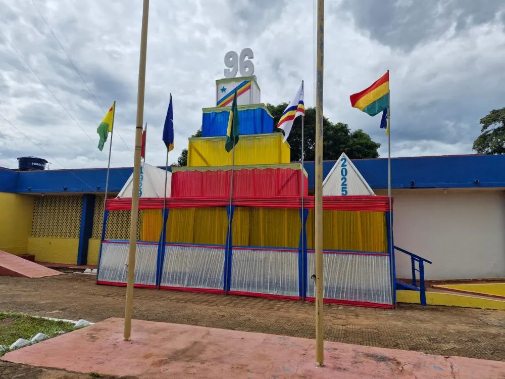 MARCOLINO: O ARTISTA QUE TRANSFORMA GUAJARÁ-MIRIM EM CENÁRIO DE SONHOS