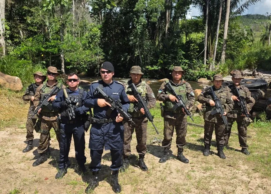 Comandante-Geral da PM visita bases de policiamento no Parque Estadual de Guajará-Mirim