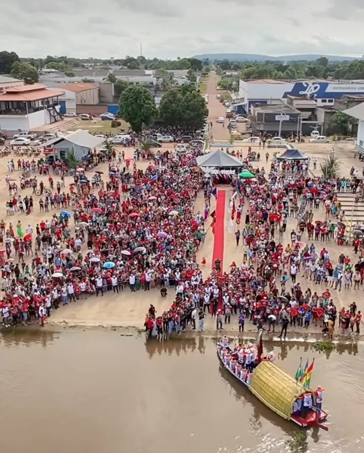 COROA DO DIVINO ESPÍRITO SANTO RETORNA A GUAJARÁ-MIRIM APÓS SETE ANOS