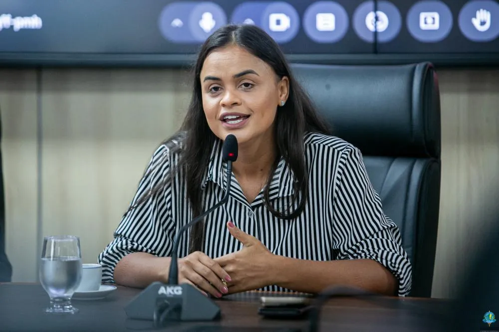 Deputada Dra. Taíssa vota a favor do reajuste salarial para técnicos e analistas educacionais de Rondônia