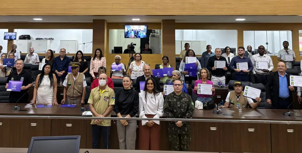 Deputada Dra. Taissa concede votos de louvor em homenagem aos ferroviários em Sessão Solene na Alero