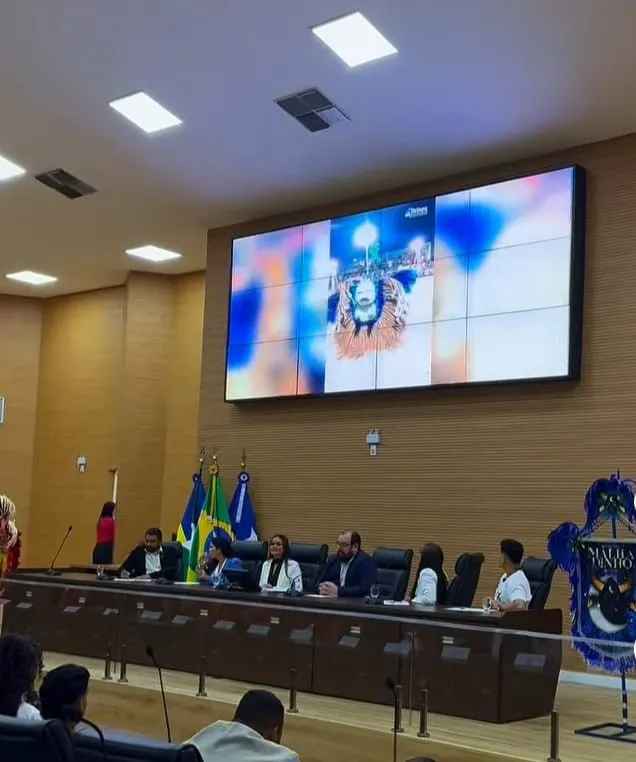 DEPUTADA ESTADUAL DRA. TAÍSSA ENTREGA VOTO DE LOUVOR ÀS AGREMIAÇÕES DE BOIS BUMBÁS FLOR DO CAMPO E MALHADINHO NA ASSEMBLEIA LEGISLATIVA DE RONDÔNIA