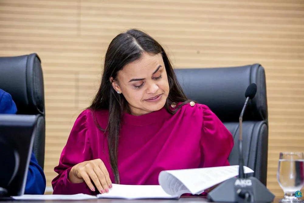 Deputada Dra. Taíssa emite parecer favorável ao PL que regulamenta a carga horária e plantões de servidores da saúde
