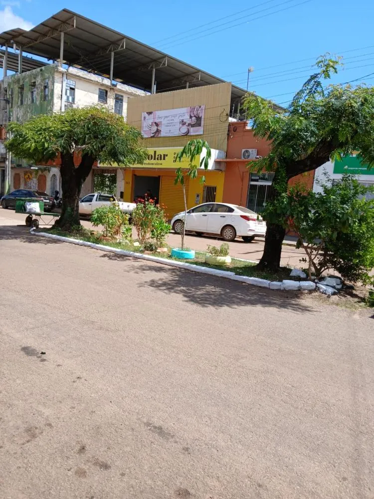EMPRESÁRIOS E AMIGOS DA BODEGA DO CLÓVIS REALIZAM TRABALHO DE LIMPEZA E PINTURA NO CENTRO DA CIDADE