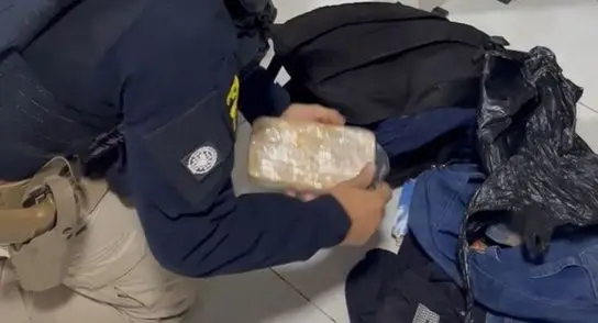 VEÍCULO SAIU DE GUAJARÁ-MIRIM - PRF apreende entorpecentes e prende suspeito em Porto Velho