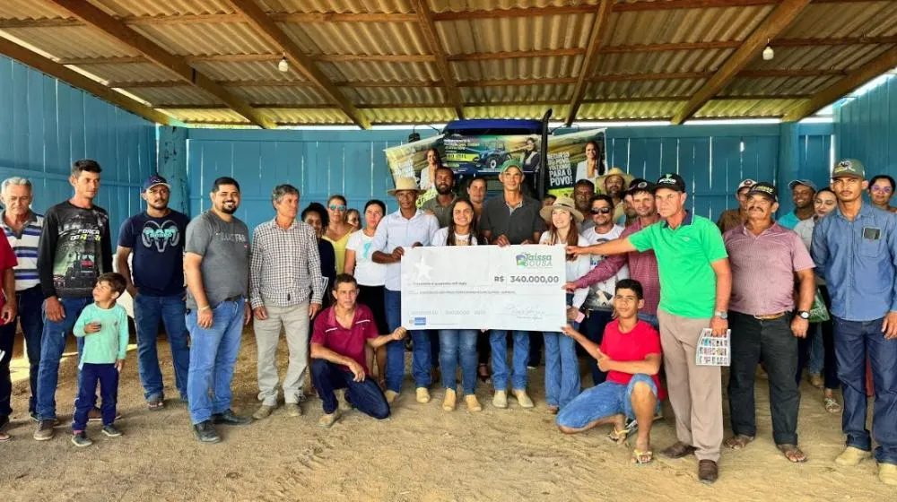 Dra. Taíssa fortalece agricultura familiar com entrega de trator à Associação Águas Claras