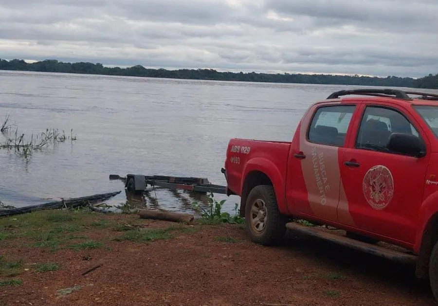 HOMEM DESAPARECE APÓS SE LANÇAR ÀS ÁGUAS DO RIO MAMORÉ EM GUAJARÁ-MIRIM