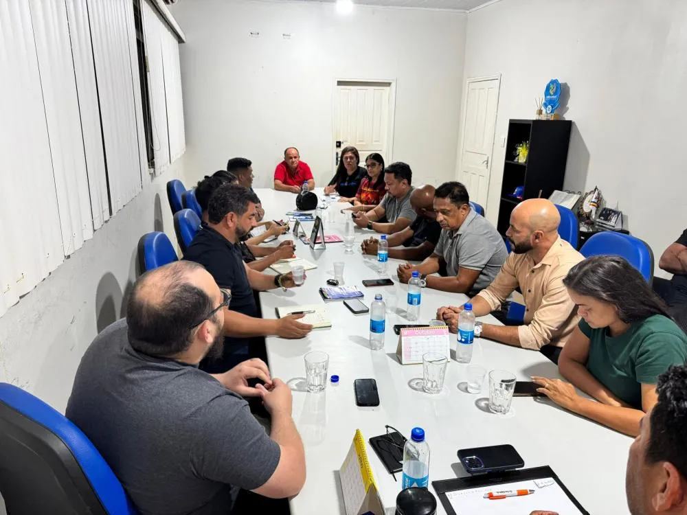 DEPUTADA DRA. TAÍSSA PARTICIPA DE REUNIÃO PARA AJUSTES DO FESTIVAL FOLCLÓRICO DE GUAJARÁ-MIRIM 2025