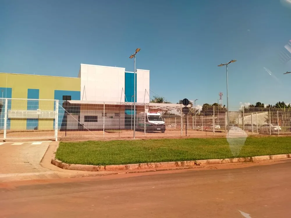 QUADRAS CONTINUAM ABANDONADAS AO REDOR DO HOSPITAL JÚLIO PÉREZ ANTELO DE GUAJARÁ-MIRIM