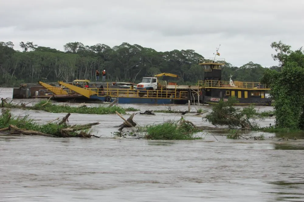 INICIA OPERAÇÃO DE RETIRADA DO BARCO HOSPITAL ENCALHADO NO RIO MAMORÉ