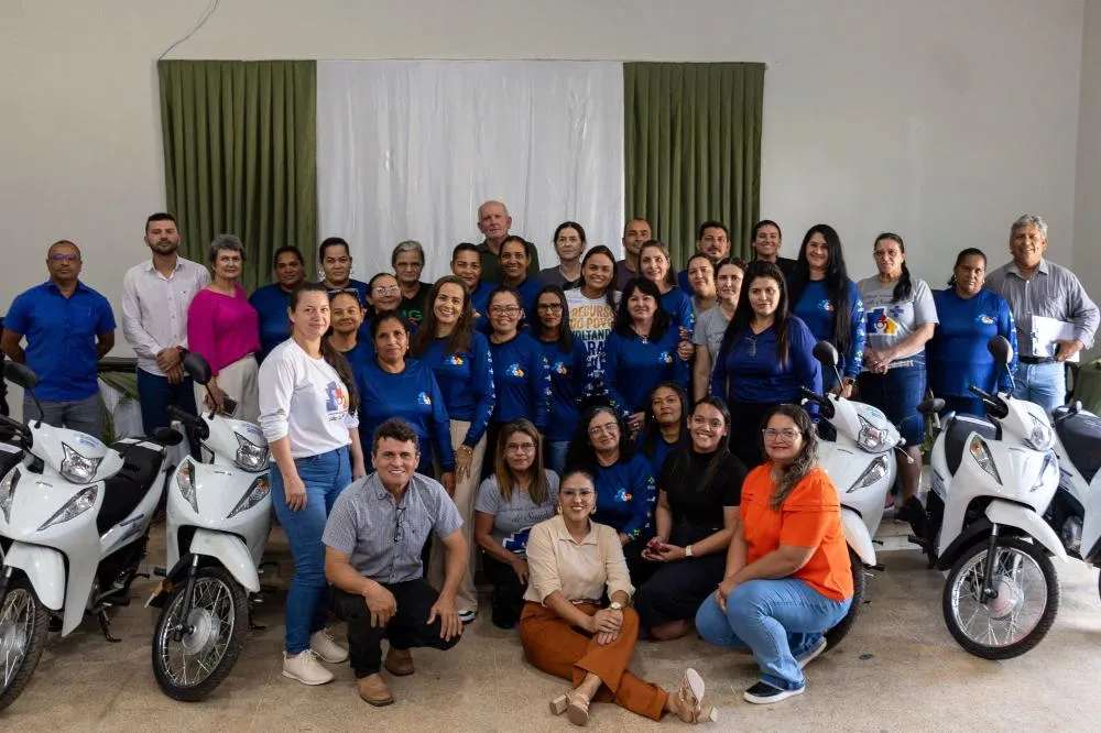 Deputada Dra. Taíssa entrega 32 motos para agentes comunitários de saúde em Alto Paraíso