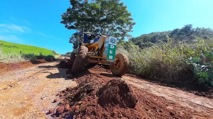Estrada de acesso ao distrito de Rio Pardo recebe patrolamento após solicitação da deputada Dra. Taíssa
