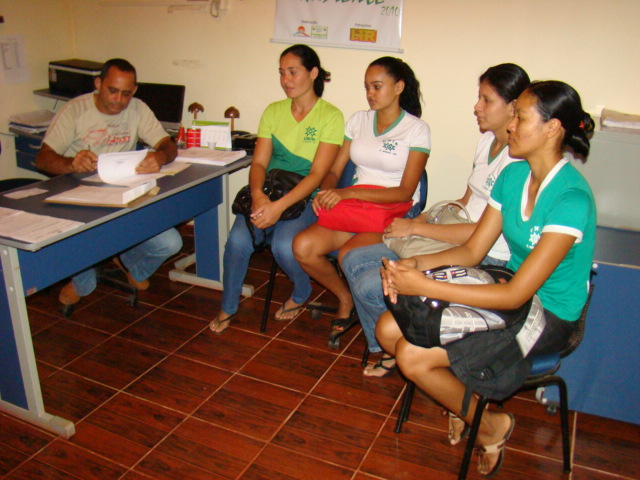 Acadêmicas do Curso de Gestão Ambiental da Unir participam de estágio no Mercado Público Municipal