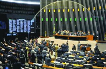Deputados aprovam novo Código Florestal, mas ainda votarão emendas