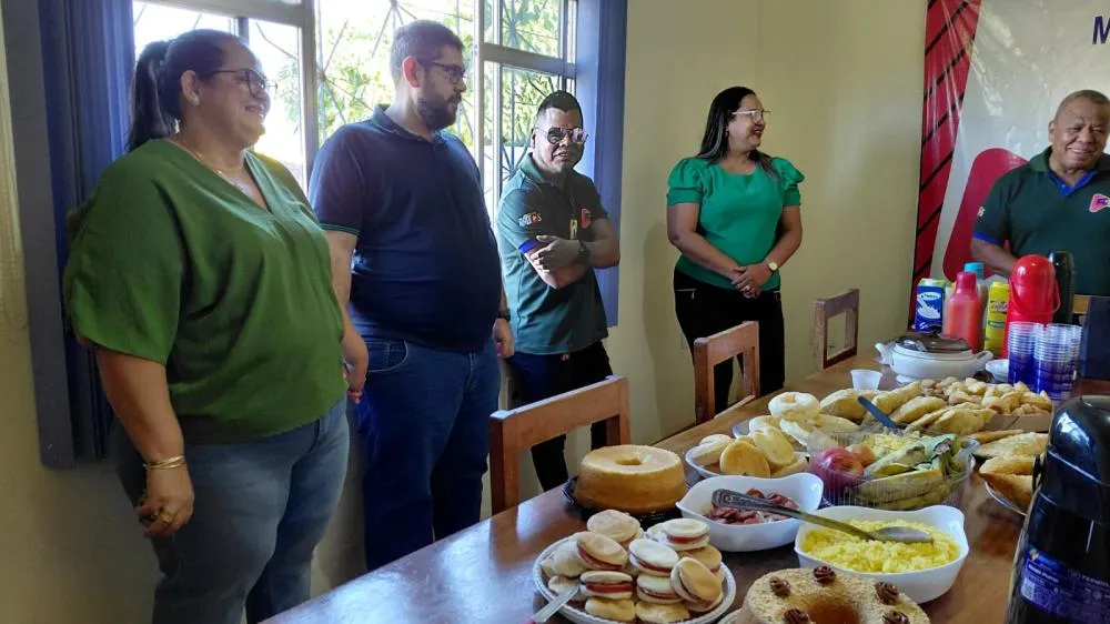 ANIVERSÁRIO DO JORNALISTA JOÃO TEIXEIRA É CELEBRADO COM CAFÉ DA MANHÃ NA RONDÔNIA FM 89,9