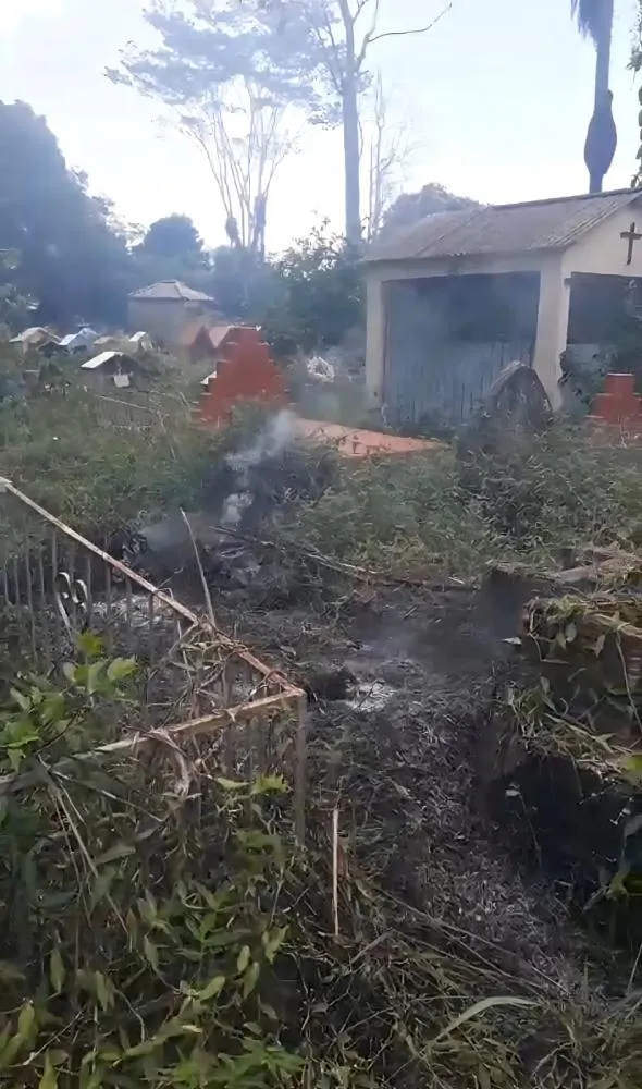 ABANDONO E DESCASO MARCAM CENÁRIO NO CEMITÉRIO SANTA CRUZ EM GUAJARÁ-MIRIM
