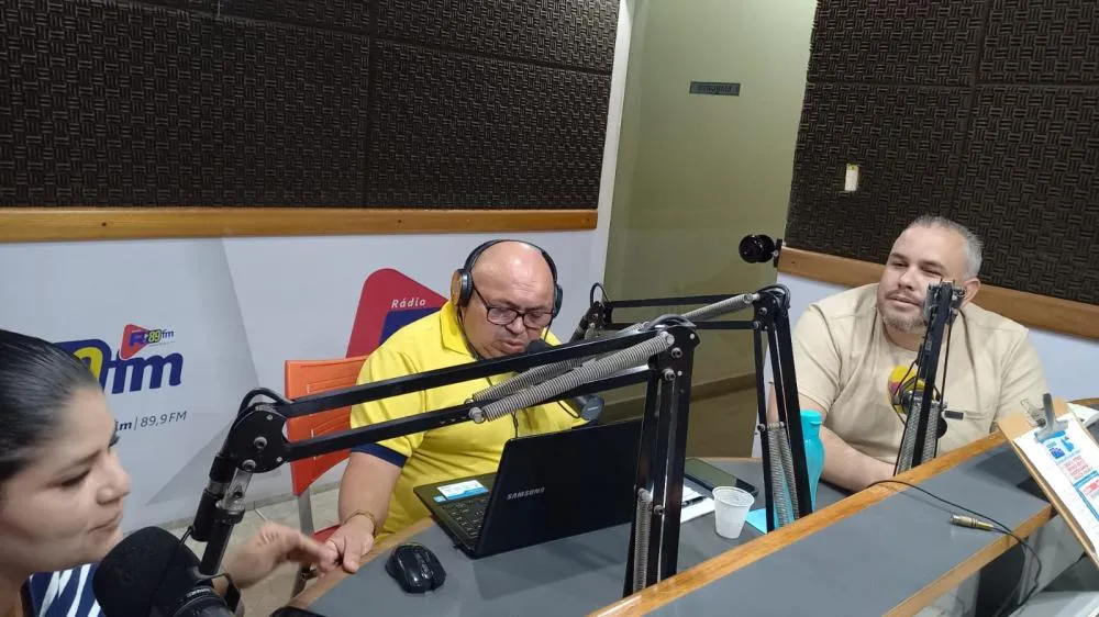 DIRETOR DO HOSPITAL DR. JÚLIO PÉREZ ANTELO ESCLARECE SOBRE SERVIÇOS DE HEMODIÁLISE EM ENTREVISTA NA RONDÔNIA FM 89,9