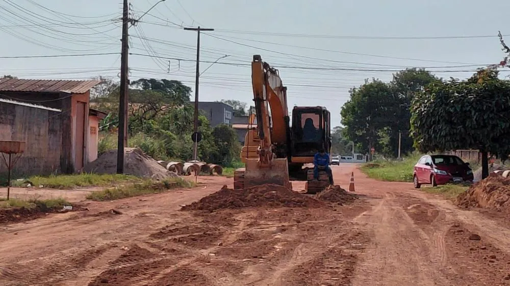 SERVIÇO DE DRENAGEM AVANÇA NA AVENIDA CASTELO BRANCO NO BAIRRO SERRARIA