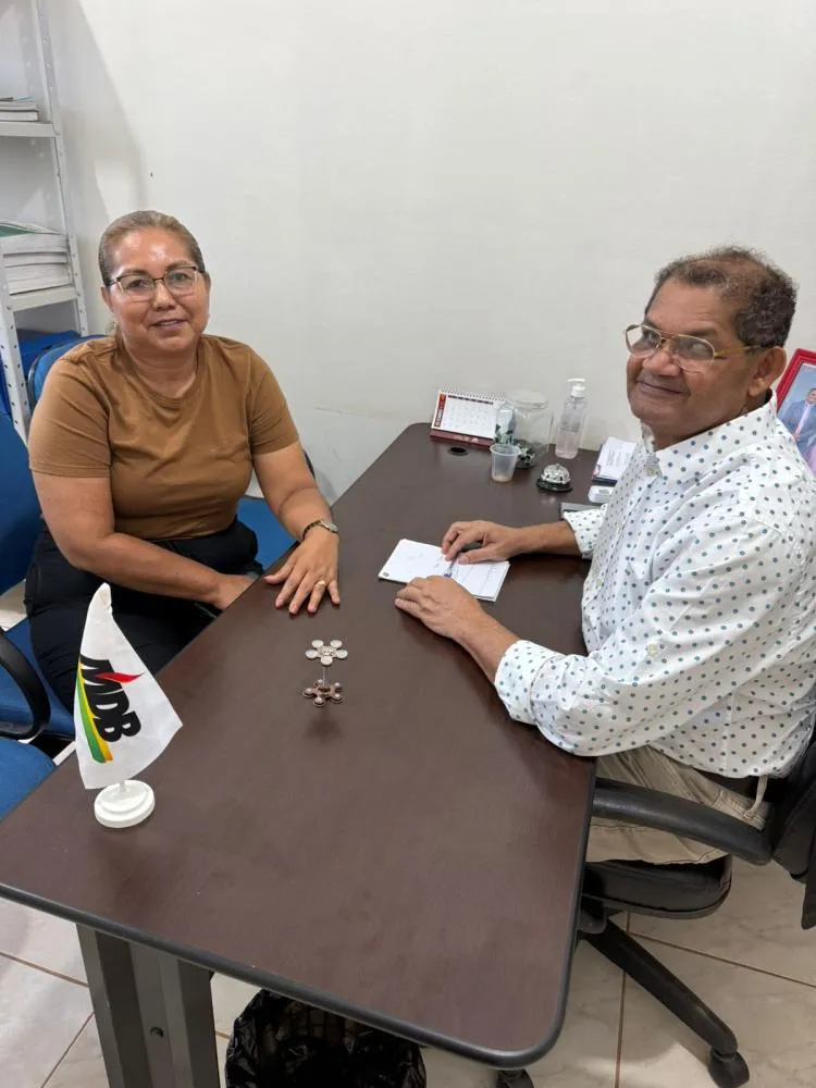 VEREADOR AUGUSTINHO FIGUEIREDO RECEBE VISITA DA SECRETÁRIA MUNICIPAL DE ENSINO