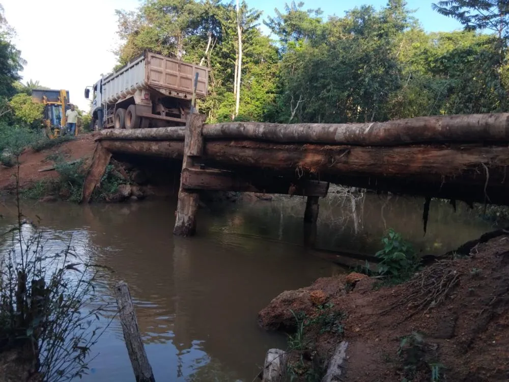 PONTE DO IGARAPÉ SALDANHA APÓS ALERTA DOS MORADORES É REALIZADA MANUTENÇÃO