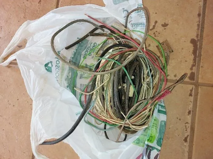 PMRO AGE RÁPIDO E PRENDE SUSPEITO DE FURTO DE MATERIAIS DE TELECOMUNICAÇÃO EM GUAJARÁ-MIRIM