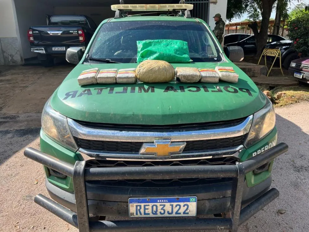GUAJARÁ-MIRIM - POLÍCIA MILITAR APREENDE ENTORPECENTE EM PORTO CLANDESTINO NA FRONTEIRA