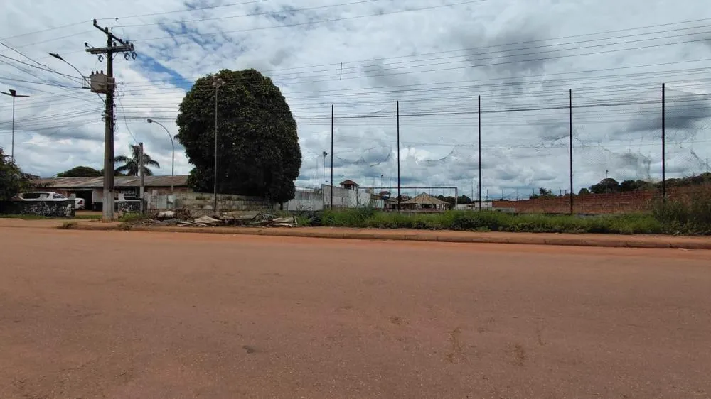POPULAÇÃO PEDE PROVIDÊNCIAS PARA DESOBSTRUÇÃO DE PASSEIO PÚBLICO AO LADO DA DELEGACIA DA POLÍCIA CIVIL EM GUAJARÁ-MIRIM